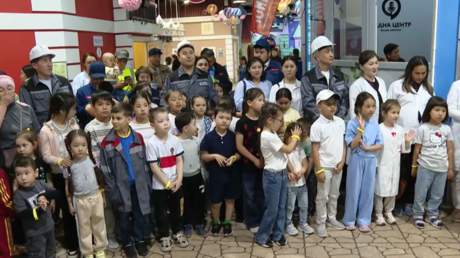 «Amanat» партиясы жұмысшы мамандардың балаларын мерекемен құттықтады