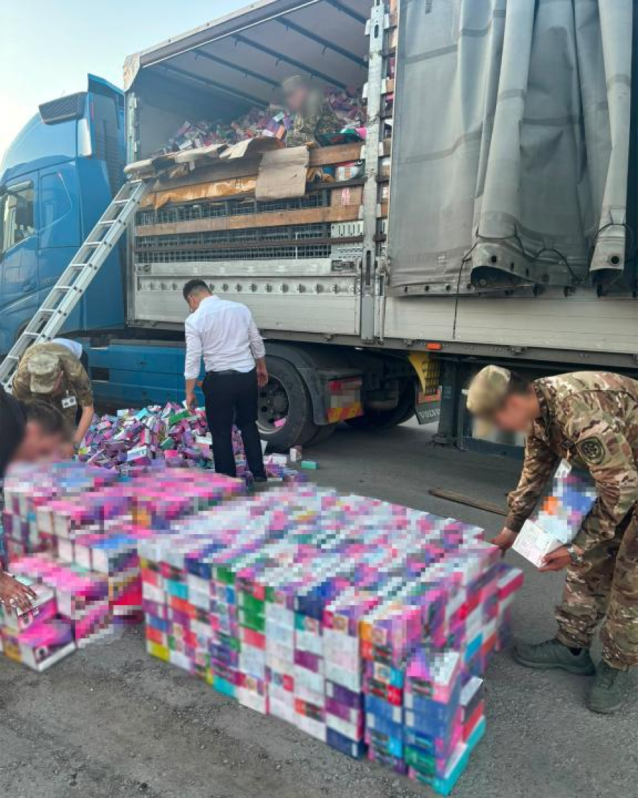 Қазақстанға 500 млн теңгенің вейпі заңсыз әкелінбек болған