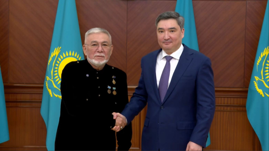 О. Бектенов геологтарға мемлекеттік наградалар табыстады