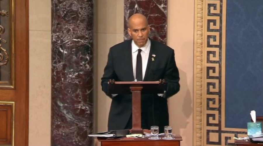 Демократ Кори Букер побил рекорд самой длинной речи в истории Сената США