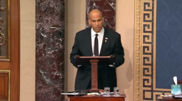 Демократ Кори Букер побил рекорд самой длинной речи в истории Сената США