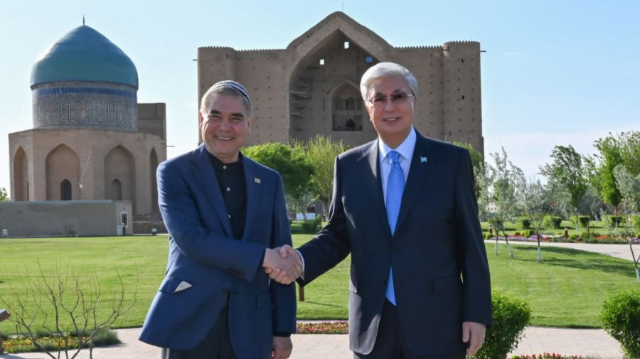 Қ. Тоқаев пен Г. Бердімұхамедов Қожа Ахмет Ясауи кесенесіне зиярат етті