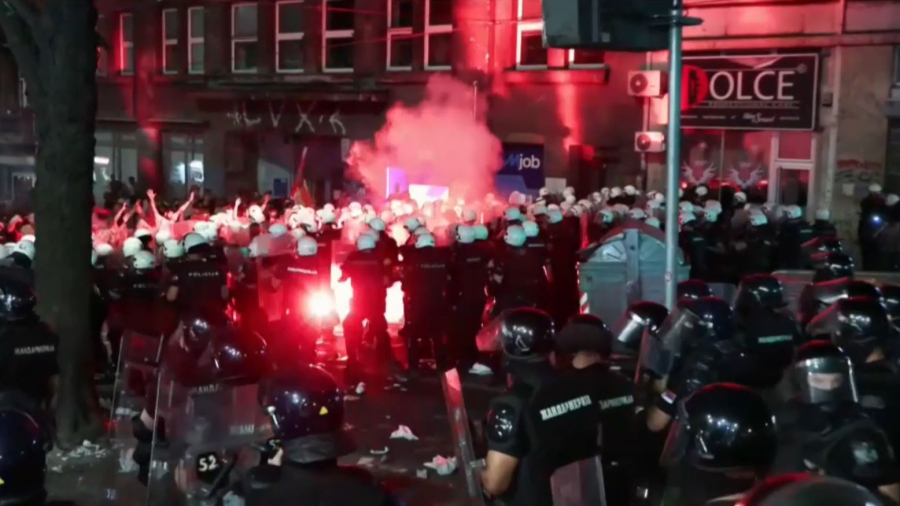 Сербияда билікке қарсы шеру басылар емес