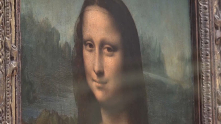 Париждегі Лувр мұражайы тоналды