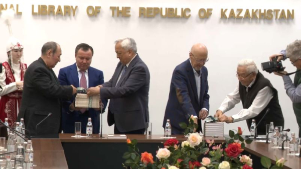 Алматыда «Өртеңде өнген гүл» атты тарихи кітаптың тұсауы кесілді