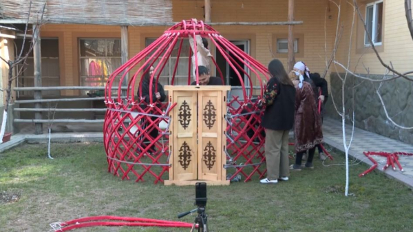 Династия ремесленников из Шымкента поделилась секретами мастерства