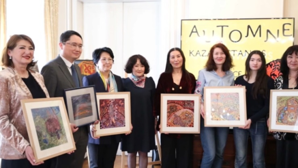 Творческое наследие художницы Раушан Мамбековой представили в Париже