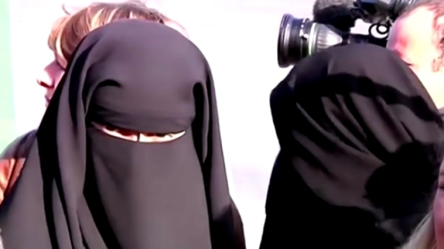 Запрет на закрытие лица в общественных местах действует в РК