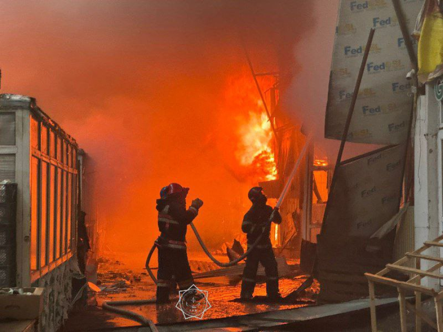 Пожар на складе в Астане локализован