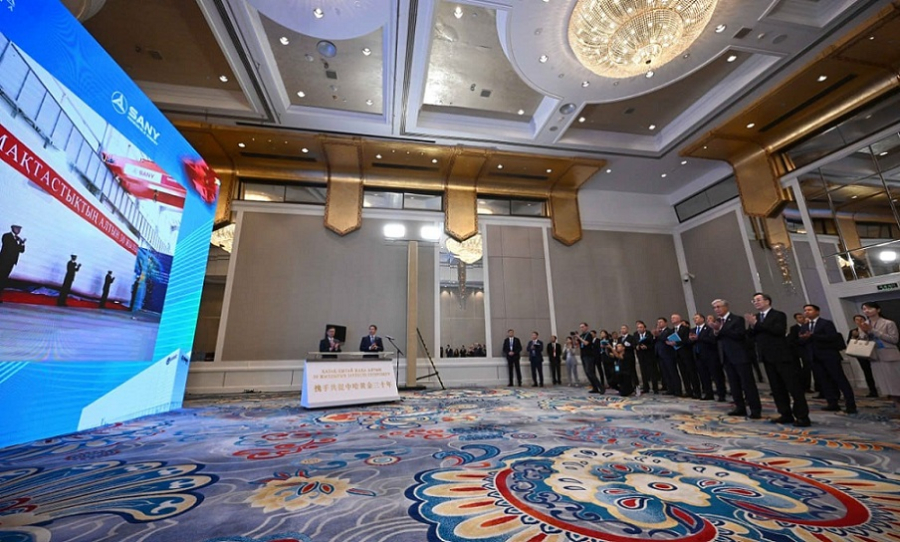 Токаев в онлайн-режиме запустил завод в Жамбылской области