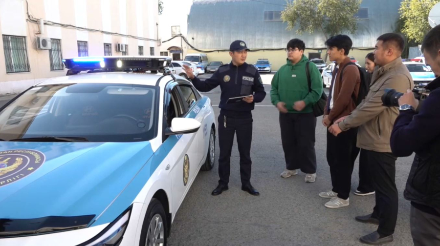 Акция «Тәртіпті өзіңнен баста» прошла в Атырау
