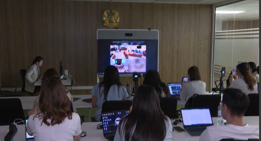 Сот Перизат Қайрат ісін жабық форматта қарап жатыр