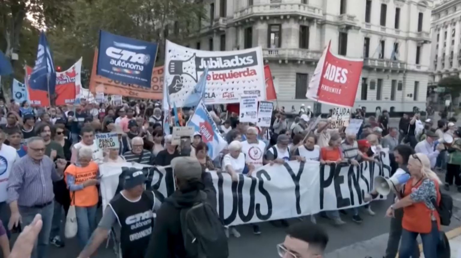 Аргентиналық зейнеткерлер үкіметтің үнемдеу шарасына наразылық танытты