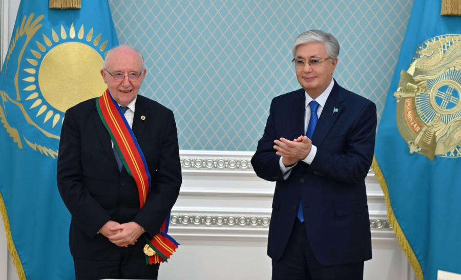 Глава государства принял Президента совета ICAO и наградил его орденом «Достық»