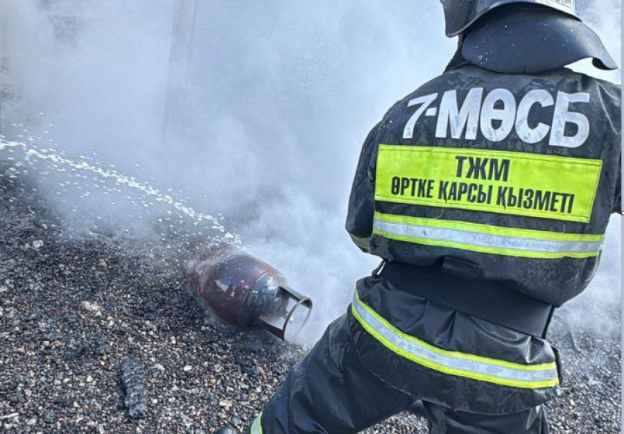 Три газовых баллона вынесли во время пожара в Астане