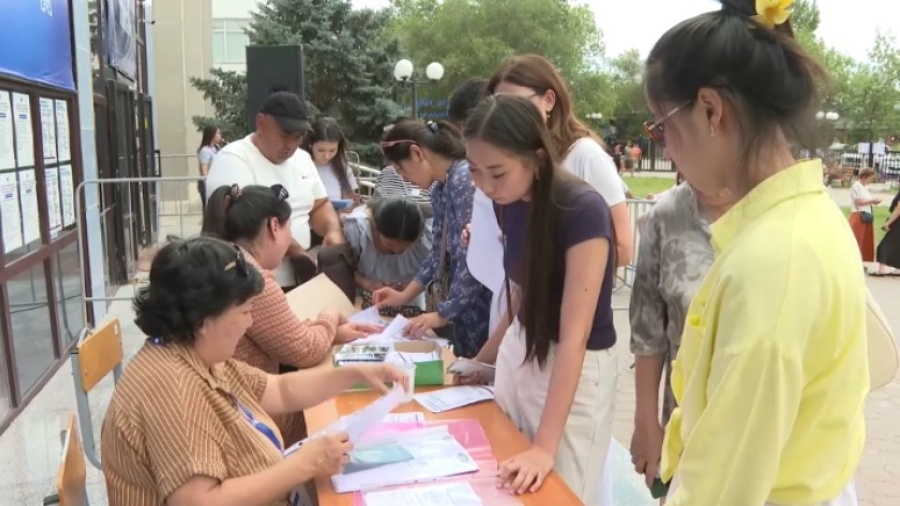 Профориентацию среди выпускников школ проводят в Актобе