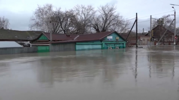 В затопленных населенных пунктах СКО снижается уровень воды
