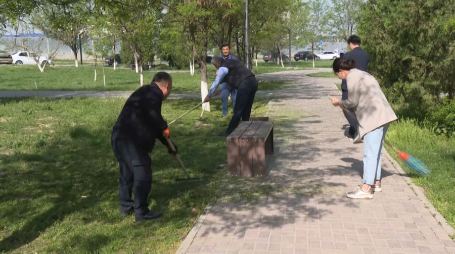 Более 100 жителей Шымкента приняли участие в акции «Чистый четверг»