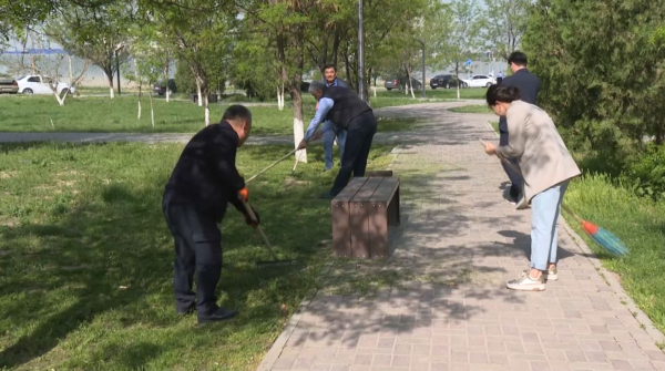 Более 100 жителей Шымкента приняли участие в акции «Чистый четверг»