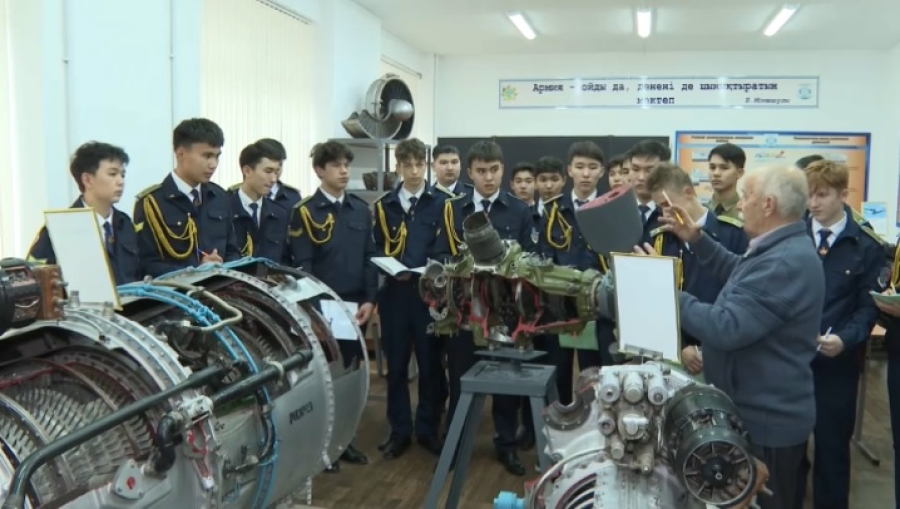 Классы юных летчиков открылись в Военном институте СВО