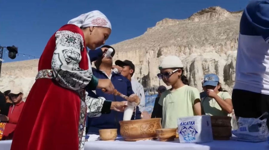 Фестиваль шубата прошёл в предгорьях Айракты в Мангистау