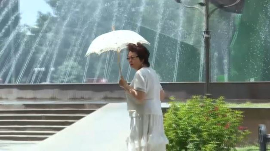 Жители Шымкента страдают от изнуряющей жары