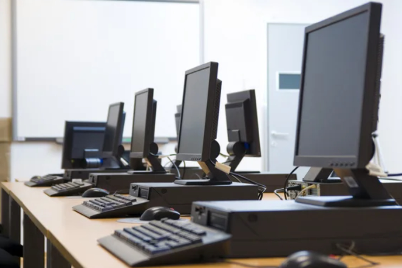 Токаев поручил ускорить внедрение цифровых технологий и ИИ в образовательный процесс