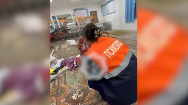 Спасатели-психологи помогают эвакуированным