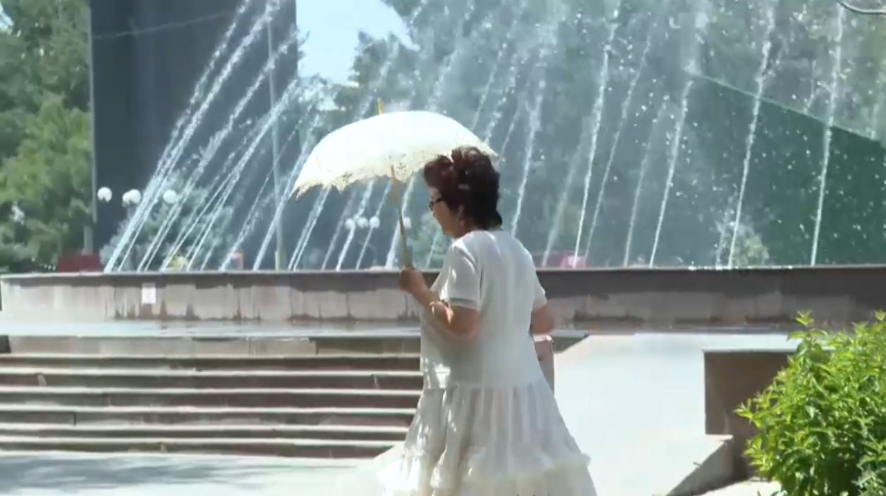 Казахстанцы стали больше тратить на еду вне дома