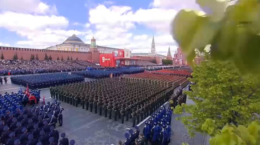 Токаев принял участие в церемонии возложения цветов к могиле Неизвестного солдата