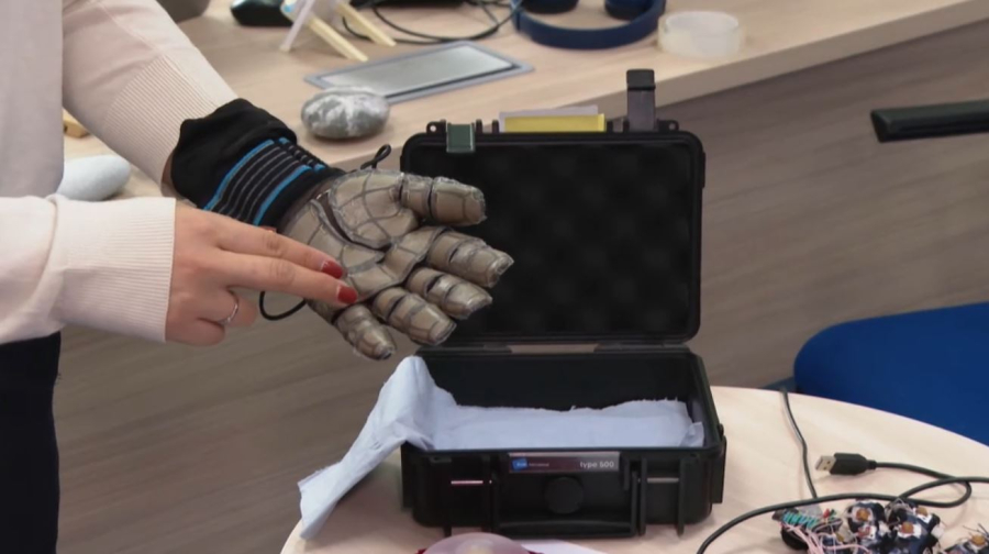 Қазақстандық ғалымдар «ақылды қолғап» жасап жатыр