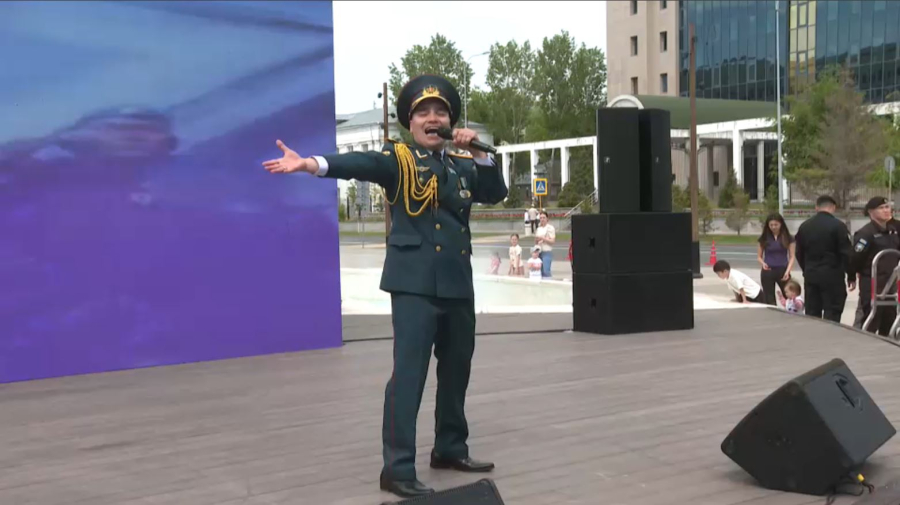 Астанада Отан қорғаушы күніне орай мерекелік концерт өтті