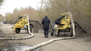 Откачку воды из подтопленных домов начали в селе СКО