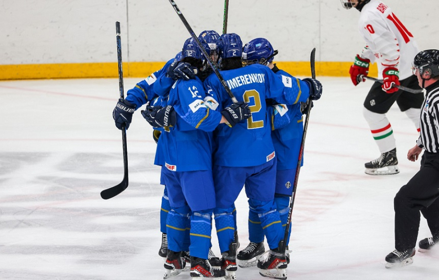 Казахстан одержал первую победу на ЮЧМ по хоккею
