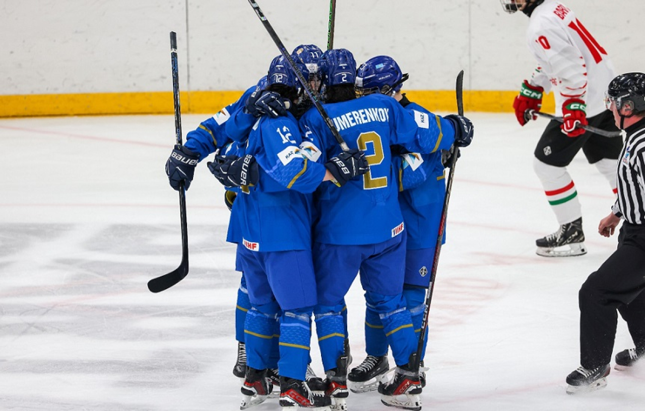 Казахстан одержал первую победу на ЮЧМ по хоккею
