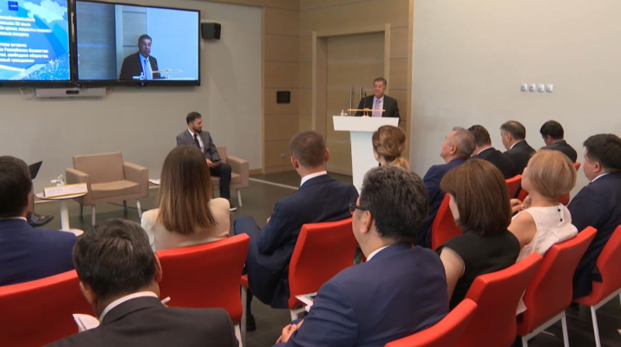 Конституционные реформы обсудили эксперты