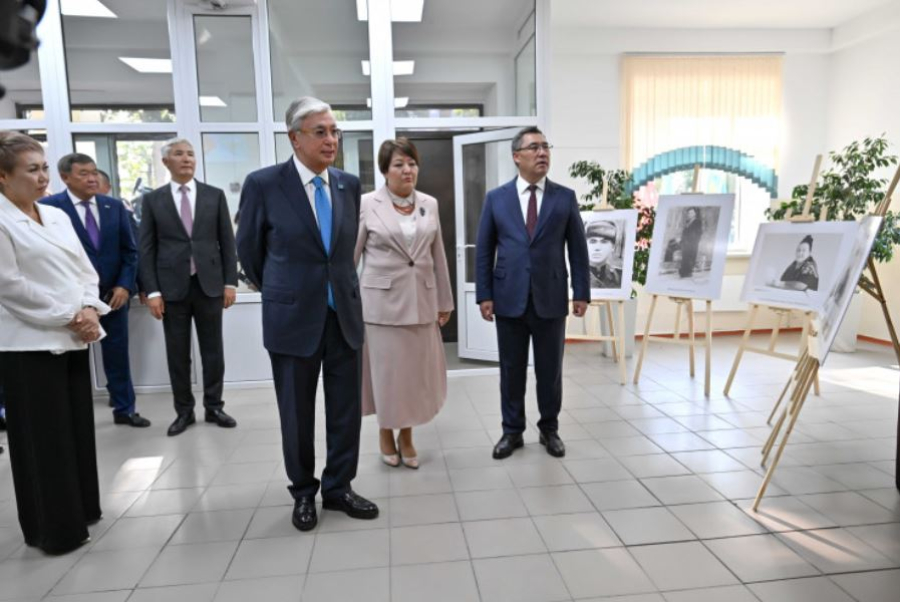 Президент Бішкектегі Кемел Тоқаев атындағы №33 мектеп-гимназияға барды