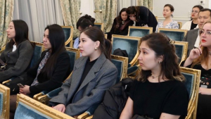 Казахстанская молодежь собралась в Париже в честь Дня солидарности