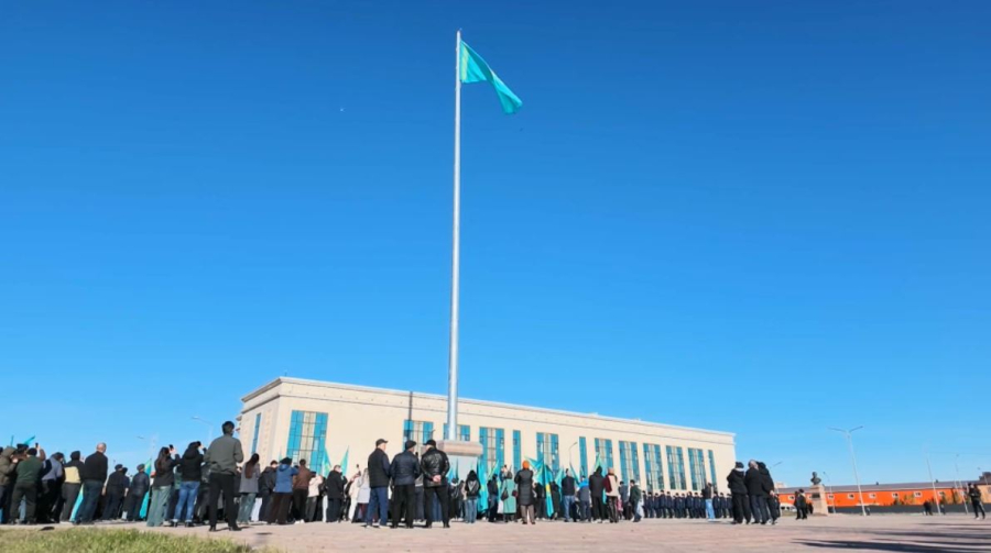 45-метровый флагшток в честь Дня Республики открыли в Костанае