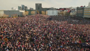 Первая за 48 лет массовая забастовка женщин прошла в Исландии