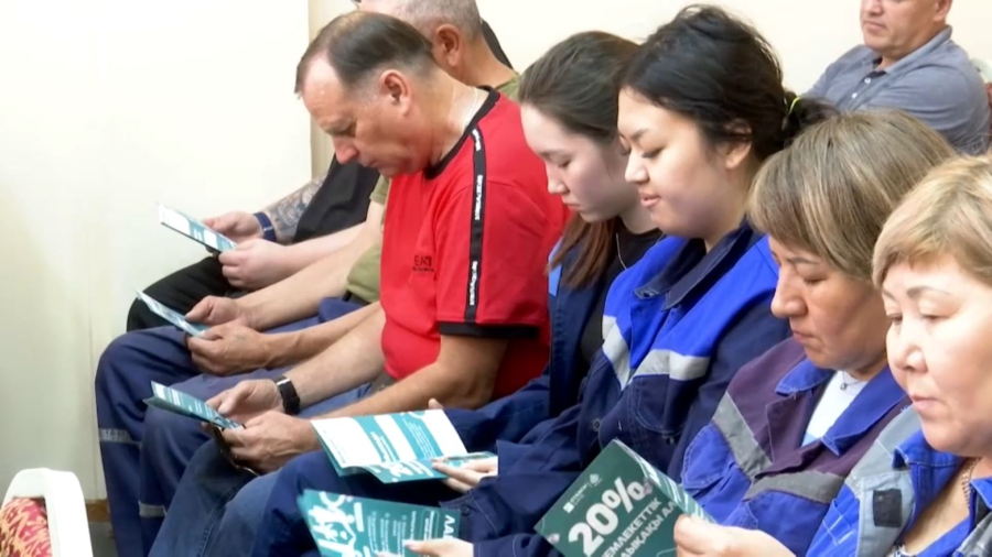 Павлодарда «AMANAT» партиясының өкілдері еңбек адамдарымен жүздесті