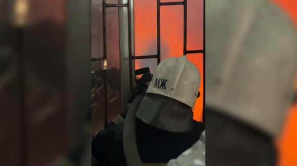 Крупный пожар на строительном рынке потушили в Алматы