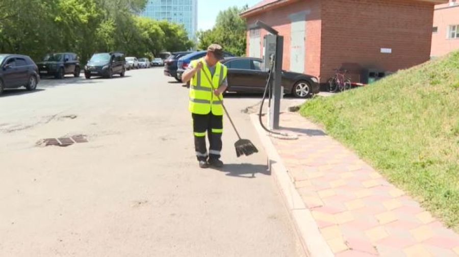 «Таза Қазақстан»: почему коммунальщики остаются в профессии