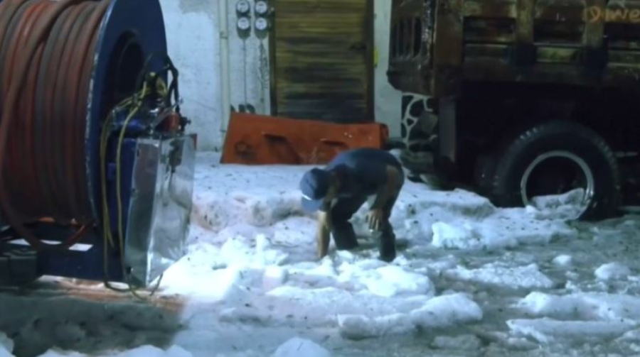 Мощный град обрушился на Мехико