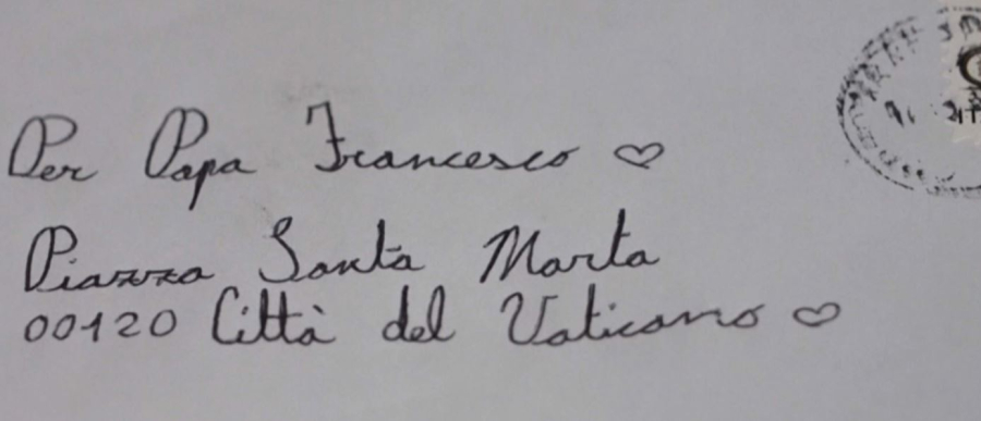 Почта Италии за день получает до 150 кг писем для папы Римского