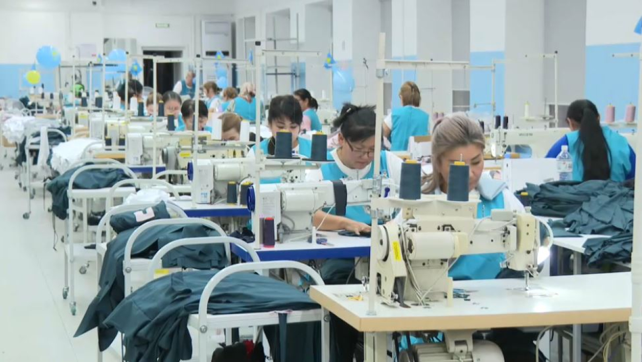 Людям с инвалидностью помогают найти работу в области Абай