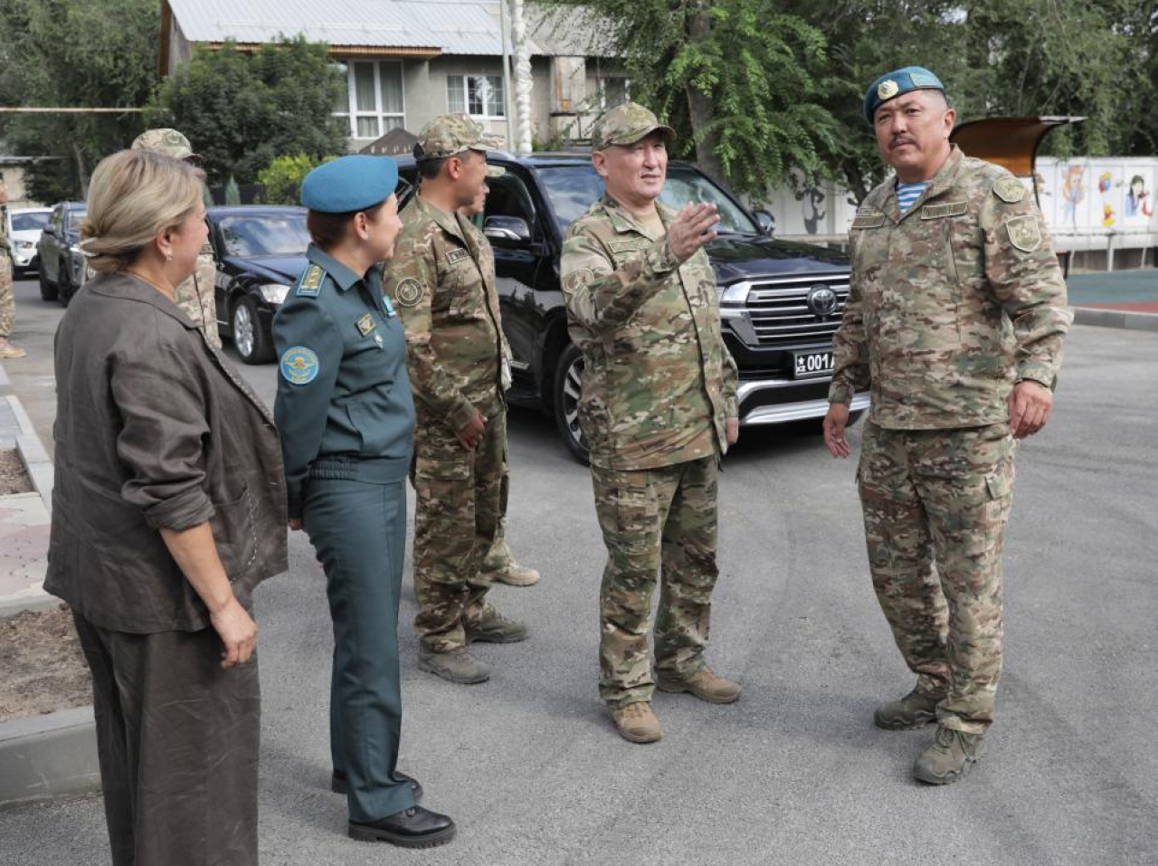 Министр обороны проинспектировал Алматинский гарнизон