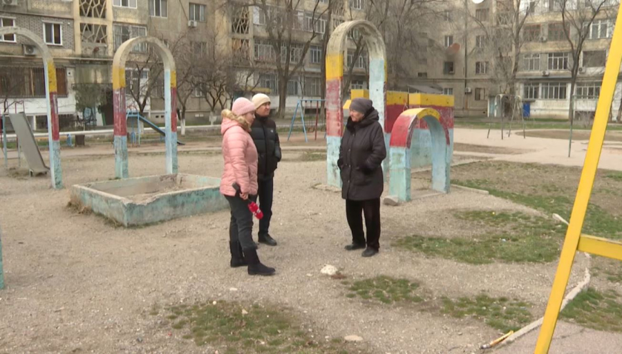 Таразда көп қабатты үйлердің ауласы қараусыз қалған