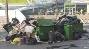 3 тыс. тонн мусора скопилось на тротуарах Парижа из-за протестов