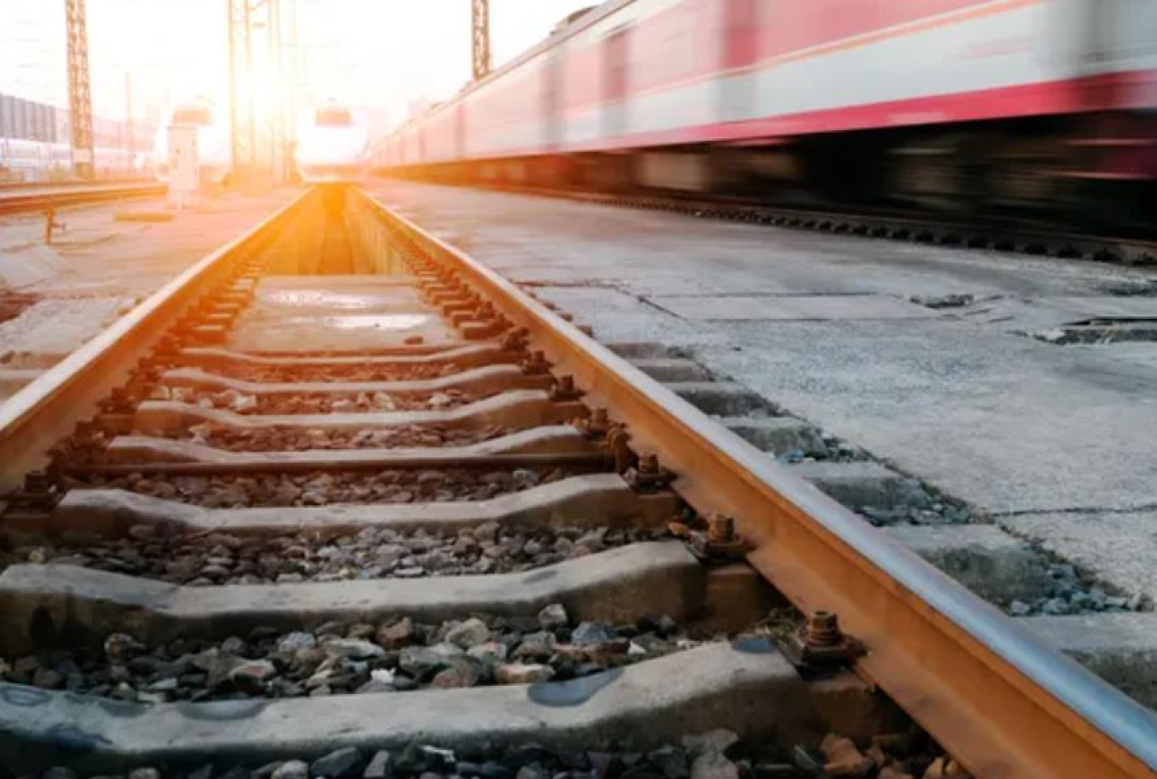 Новорождённого выбросили из окна поезда